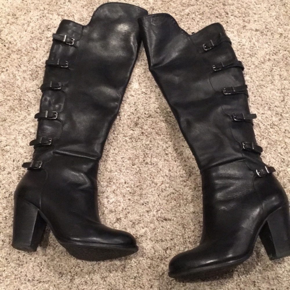 Gianni Bini black leather boots